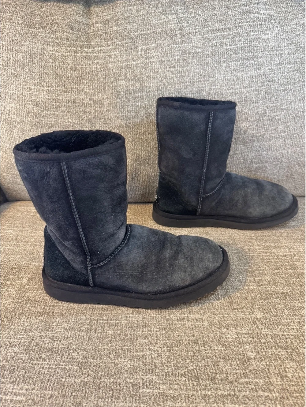 UGG Classic Short II Boots Black Suede Leather Women’s Size 7 Style 5825